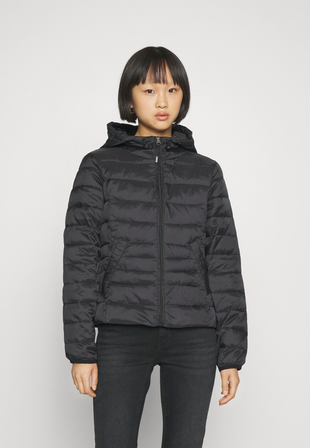 

Зимняя куртка Vero Moda Petite VMMIKKOLA SHORT HOODY JACKET, черный