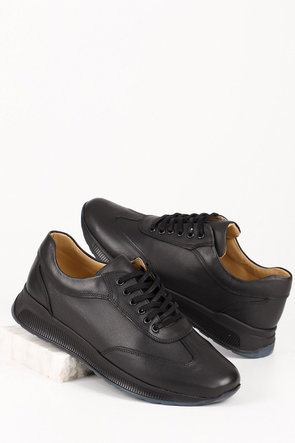 Черные повседневные мужские кроссовки из натуральной кожи с круглым носком на шнуровке GÖNDERİ(R), черный