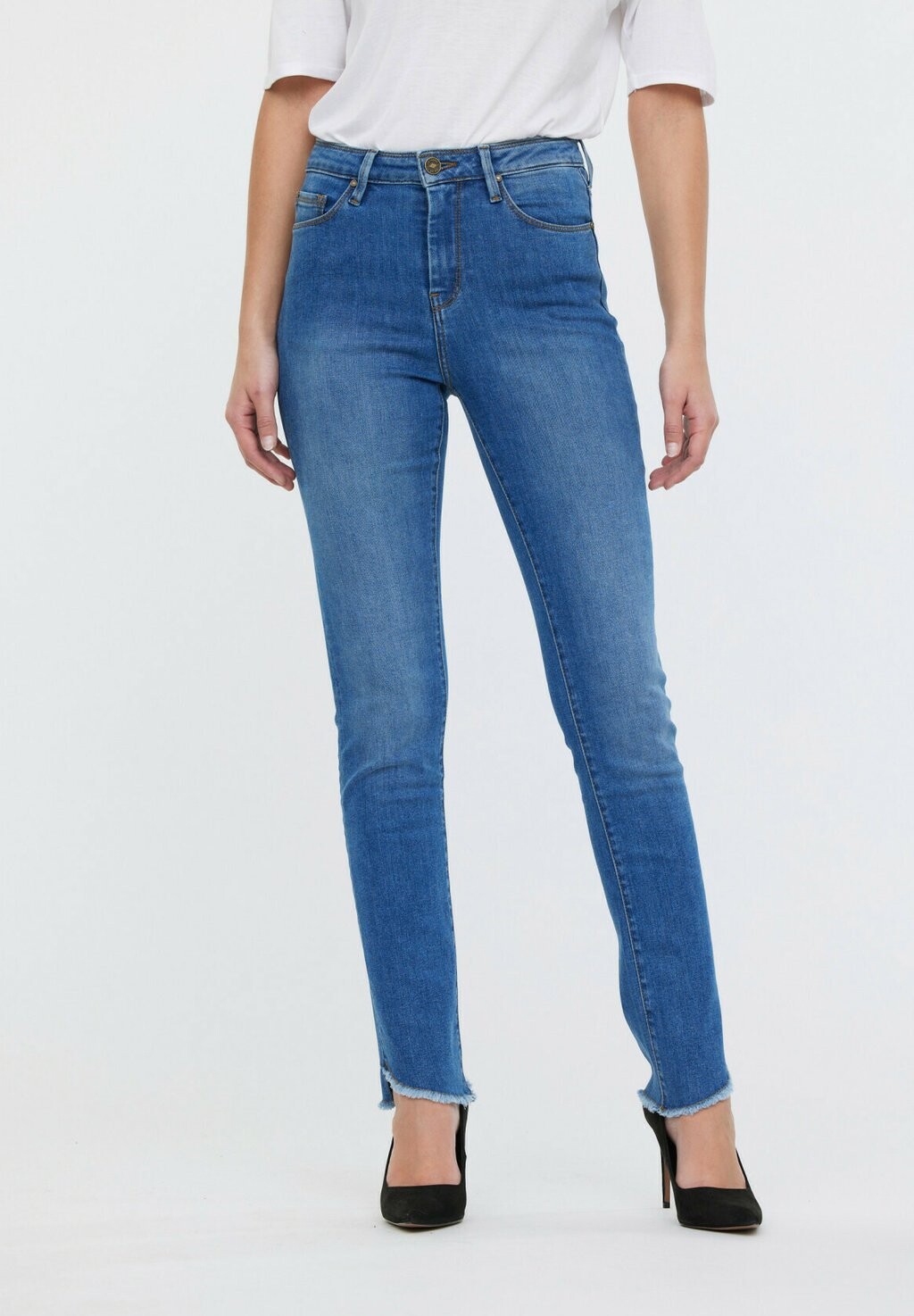 

Джинсы облегающего кроя Lee Cooper