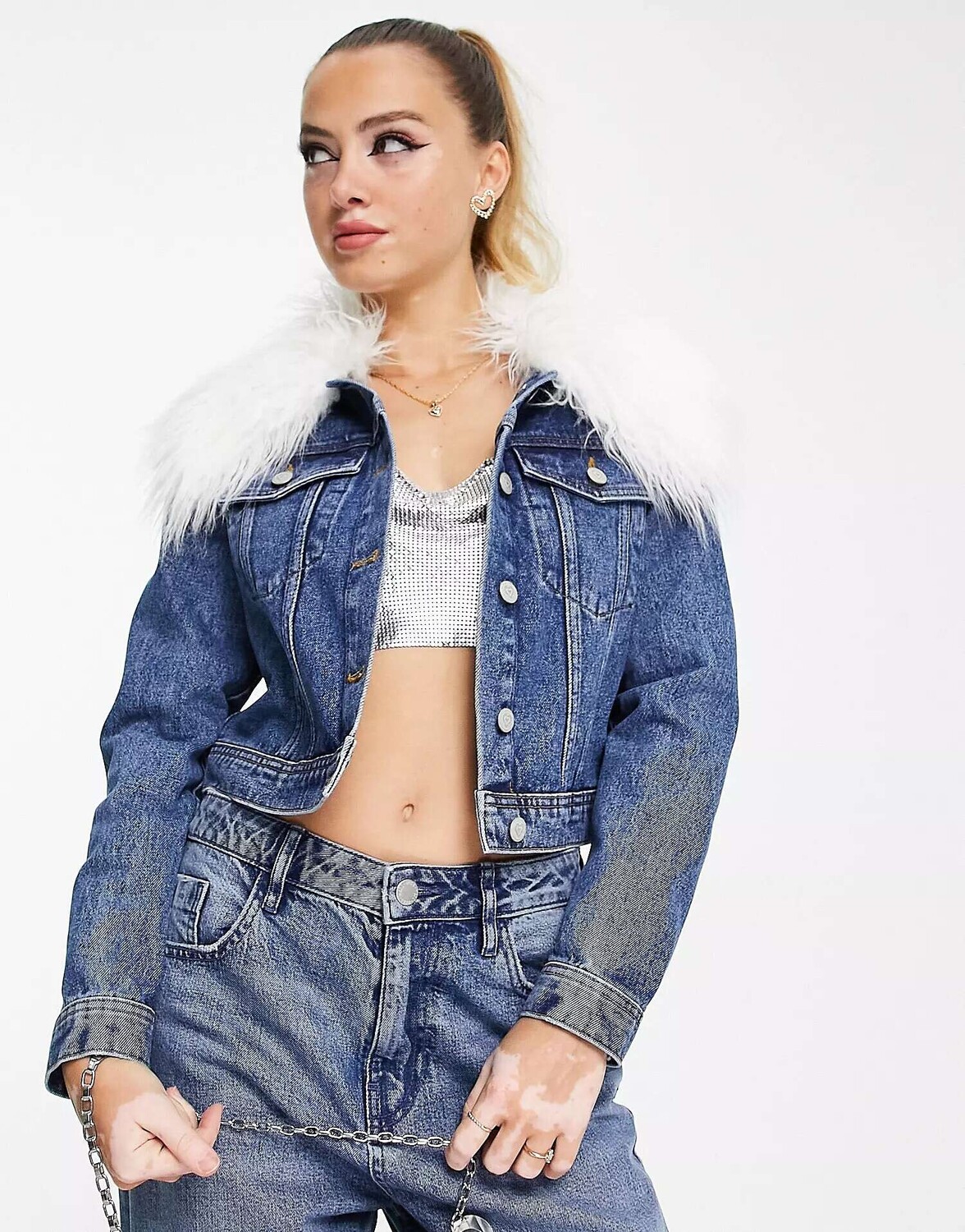 

Темная джинсовая куртка Miss Selfridge с меховым воротником