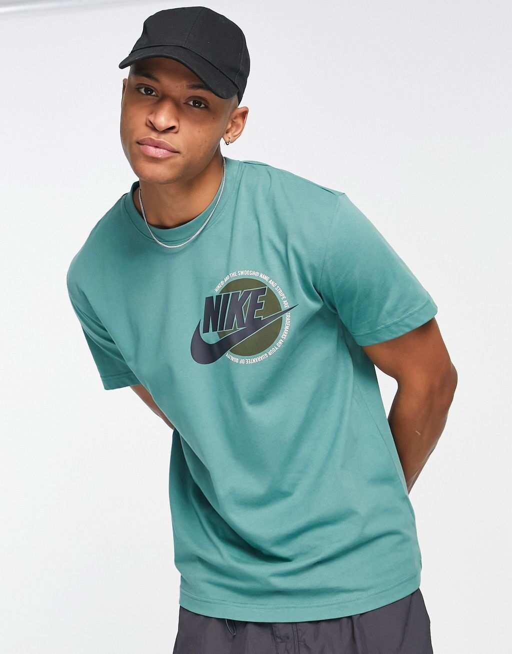 

Светлая футболка Nike Sports Utility