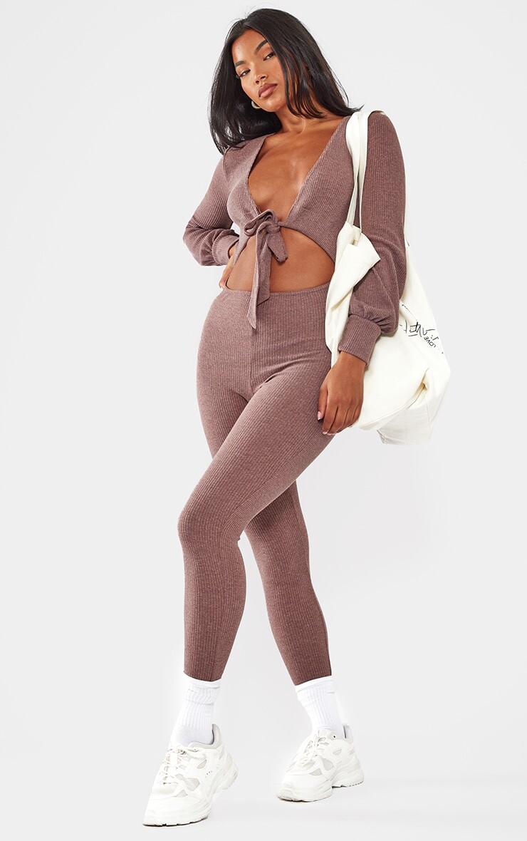 

PrettyLittleThing Комбинезон с длинными рукавами и вырезами в рубчик шоколадного цвета