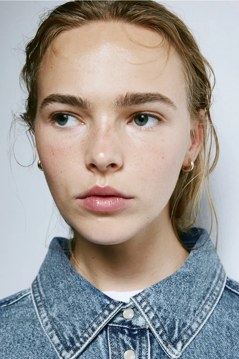 

Широкая джинсовая рубашка H&M, синий
