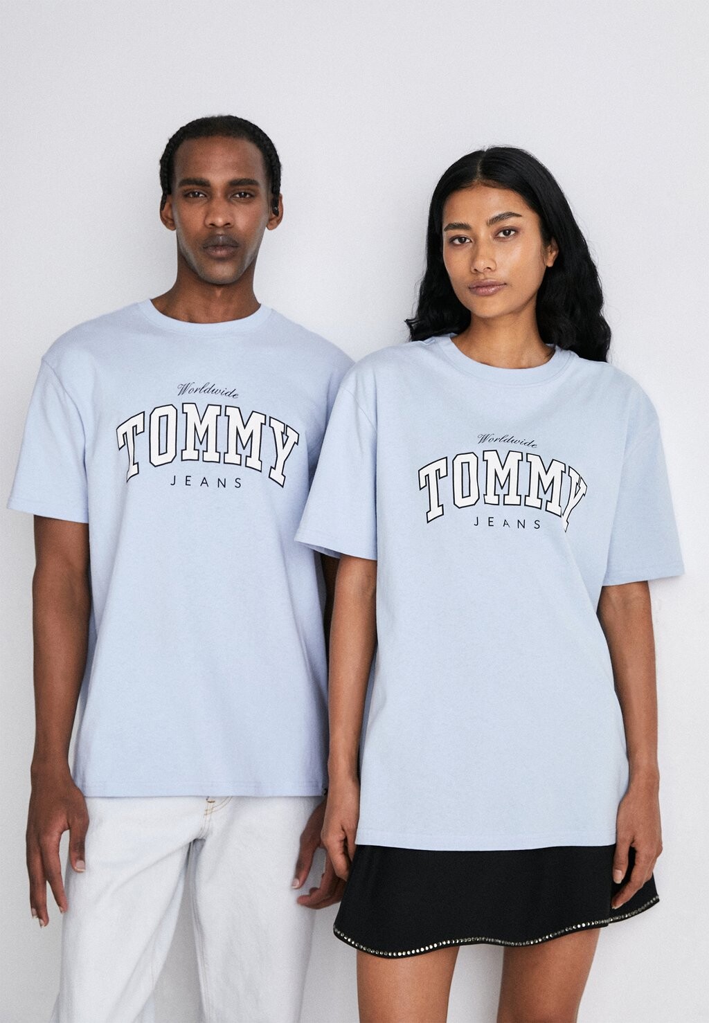 

Футболка с принтом ФУТБОЛКА VARSITY UNISEX Tommy Jeans, свежий синий