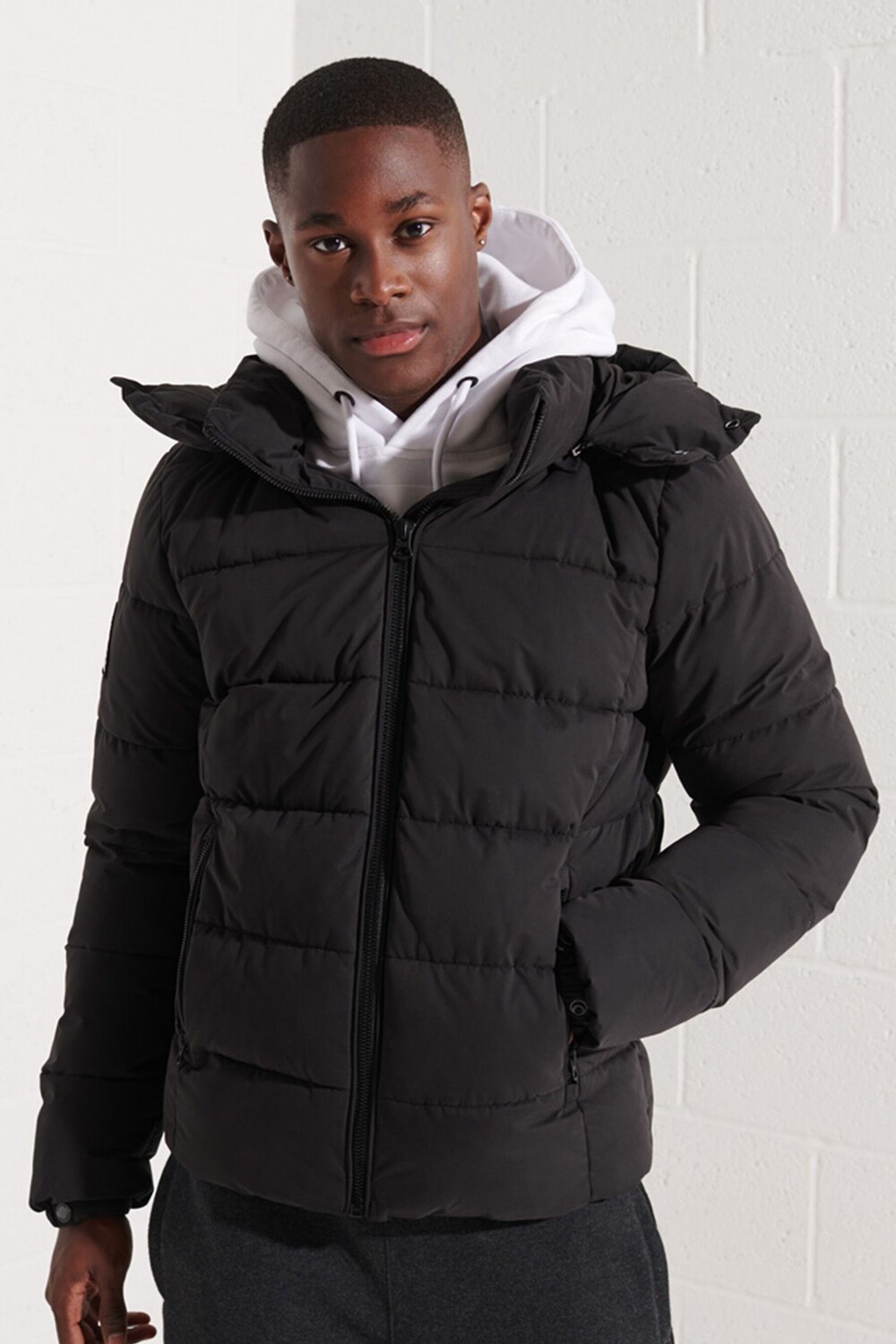 

Пуховик Mountain из микрофибры Superdry, черный