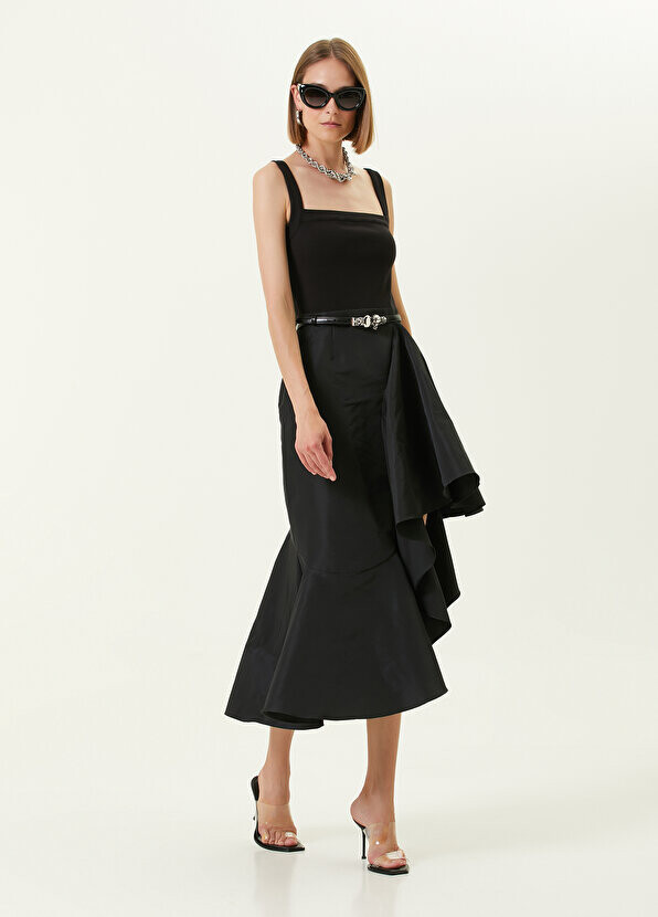 

Черное коктейльное платье с асимметричным воланом Alexander McQueen