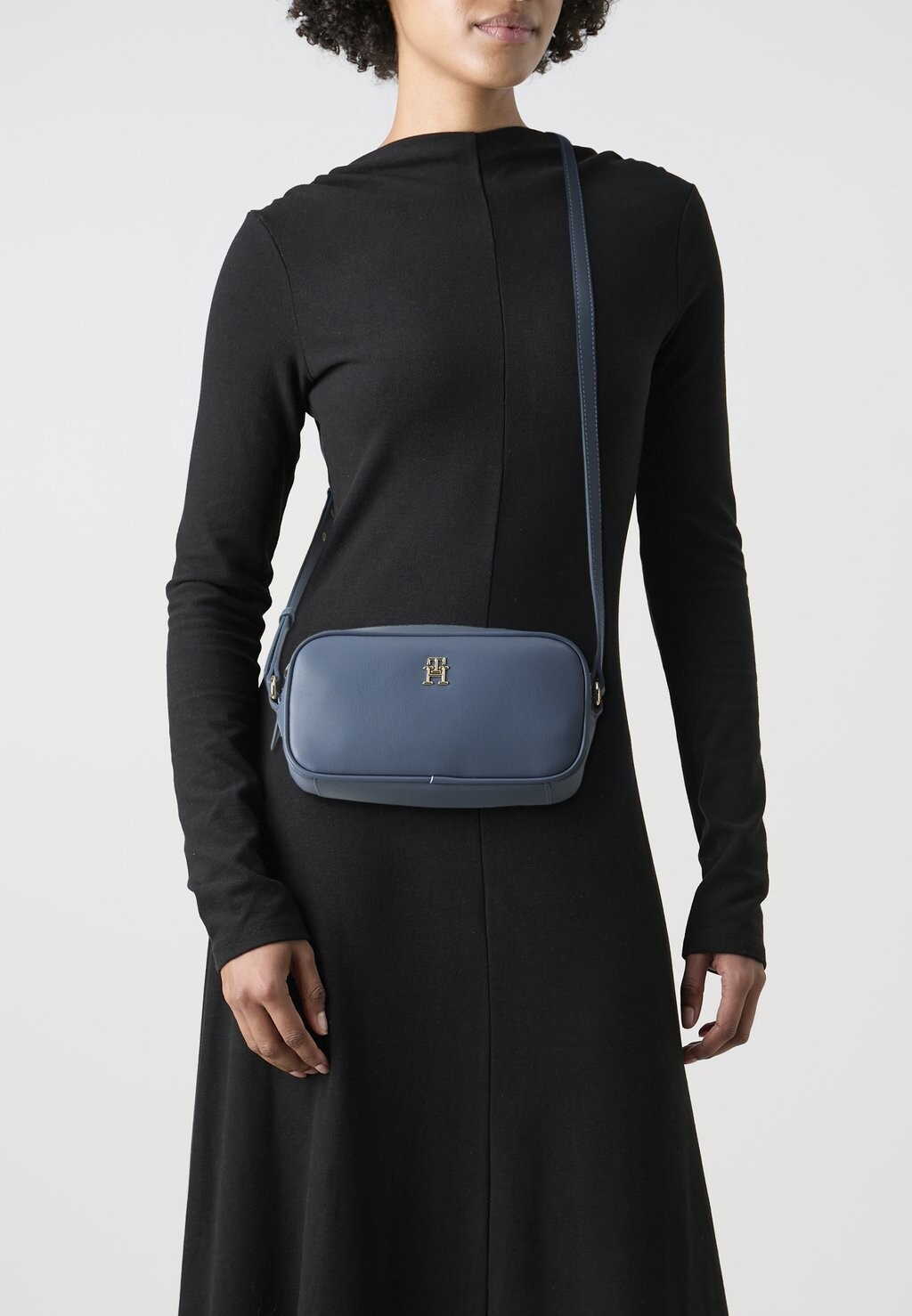

Сумка через плечо REFINED CAMERA BAG Tommy Hilfiger, синий