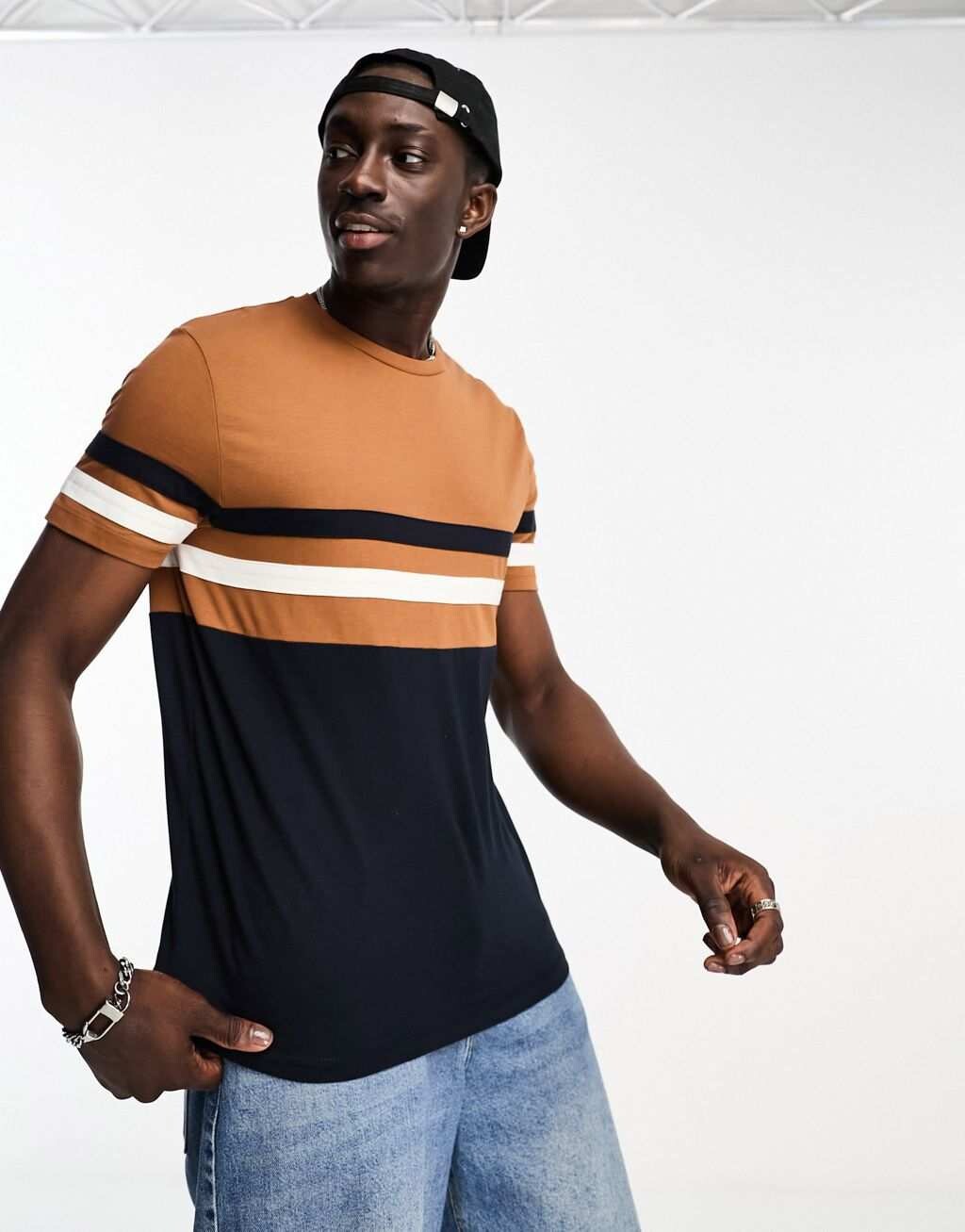 

Темно-синяя футболка в стиле колор-блок ASOS DESIGN, Синий