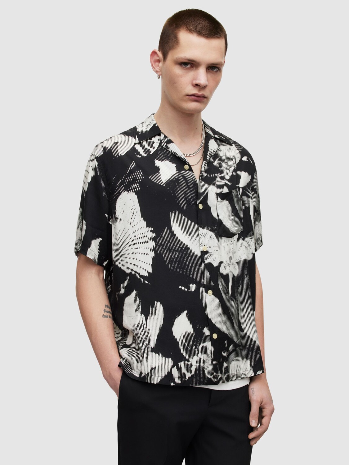 

Рубашка с коротким рукавом AllSaints Frequency, черный/белый