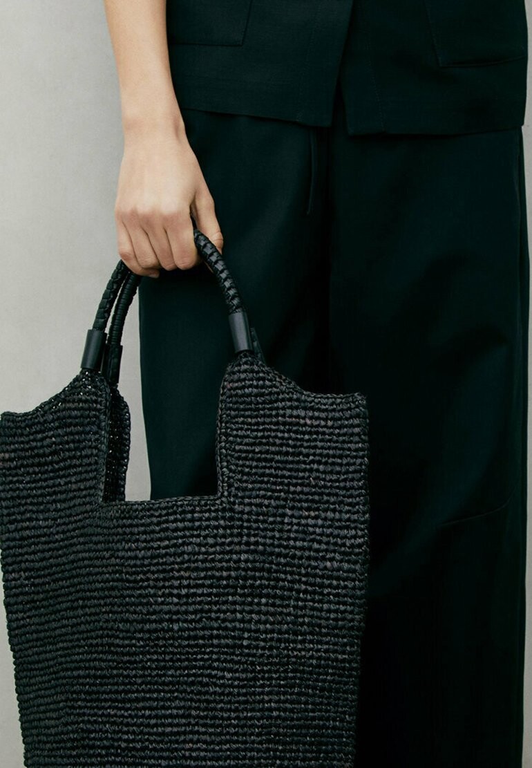 

Сумка Massimo Dutti, цвет black