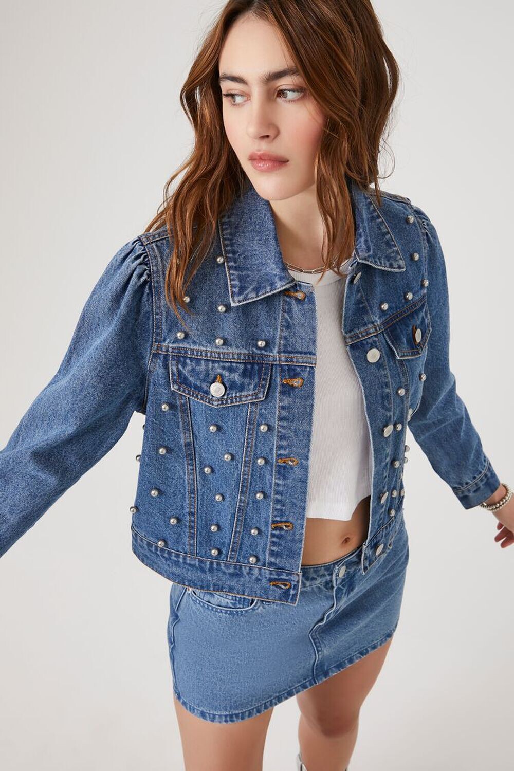 

Джинсовая куртка дальнобойщика с искусственным жемчугом Forever 21, деним
