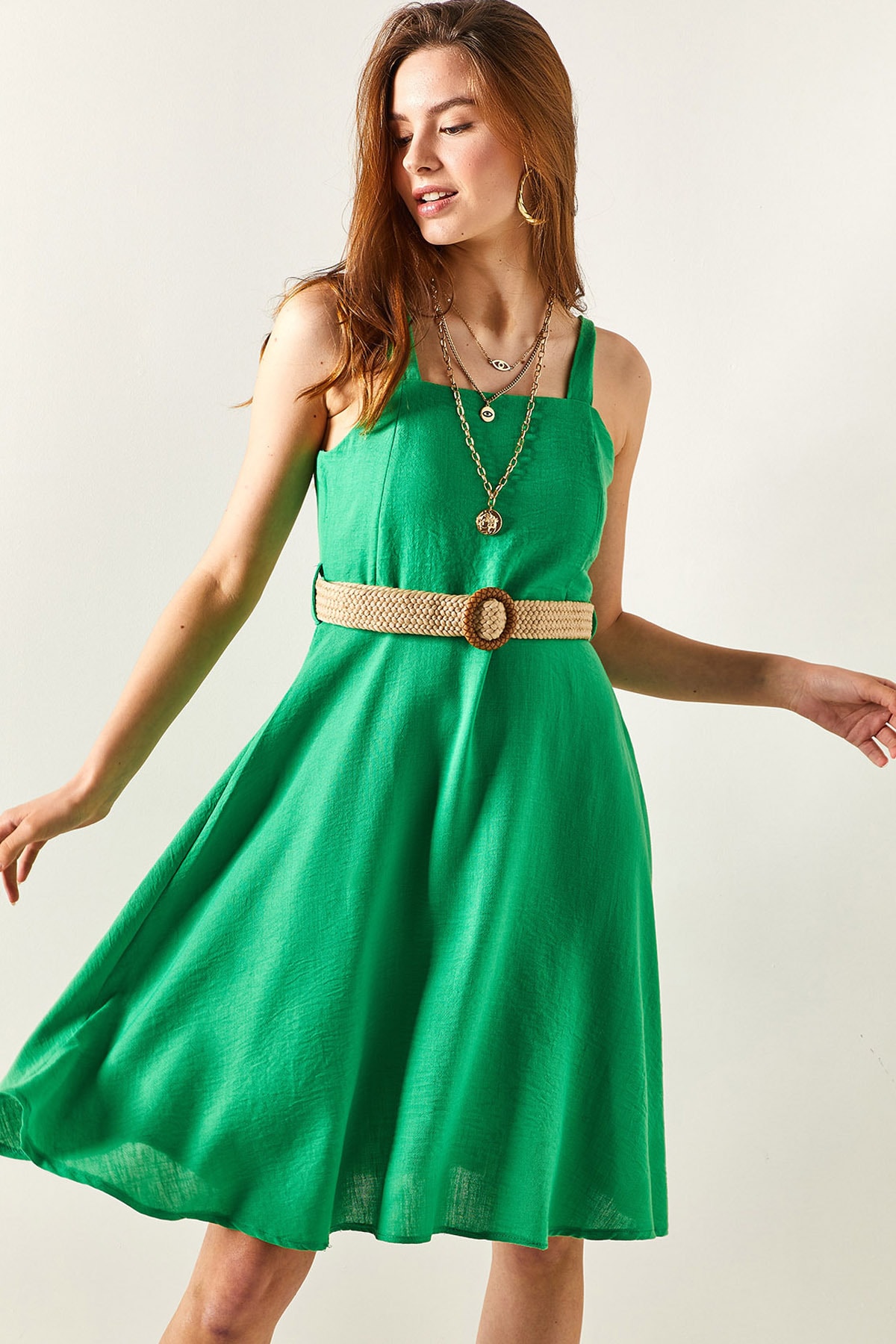 Женское льняное расклешенное мини-платье травяного цвета с поясом и боковой молнией Olalook, зеленый женское вискозное платье травяного цвета с воротником мадонны и поясом olalook разноцветный