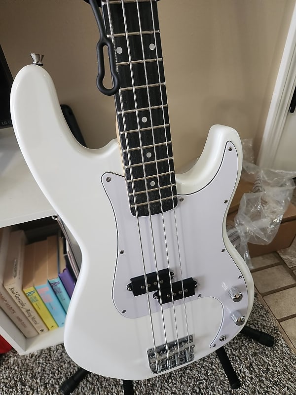 Басс гитара Glarry GP Electric Bass Guitar White w/ 20W Amplifier