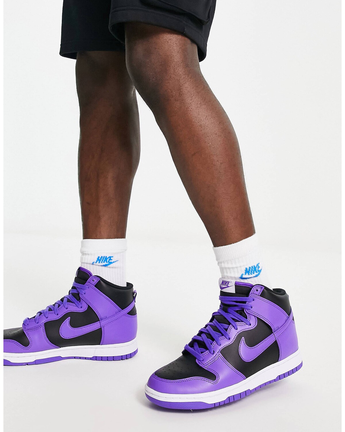 

Ретро-кроссовки Nike Dunk Hi в пастельно-фиолетовых и черных тонах