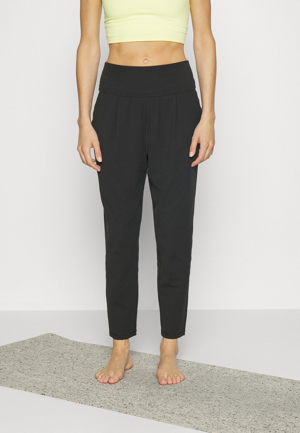 

Спортивные брюки Athleta, черный