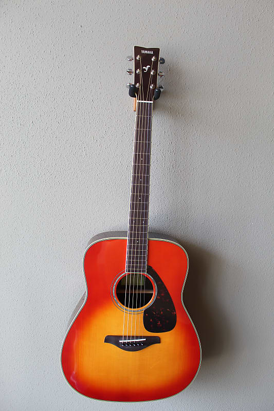 цена Акустическая гитара Brand New Yamaha FG830 Dreadnought Acoustic Guitar with Gig Bag - Autumn Burst