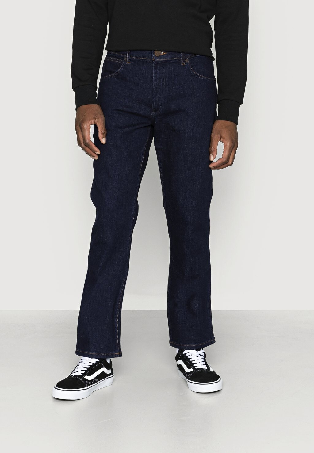 

Джинсы прямого кроя Wrangler