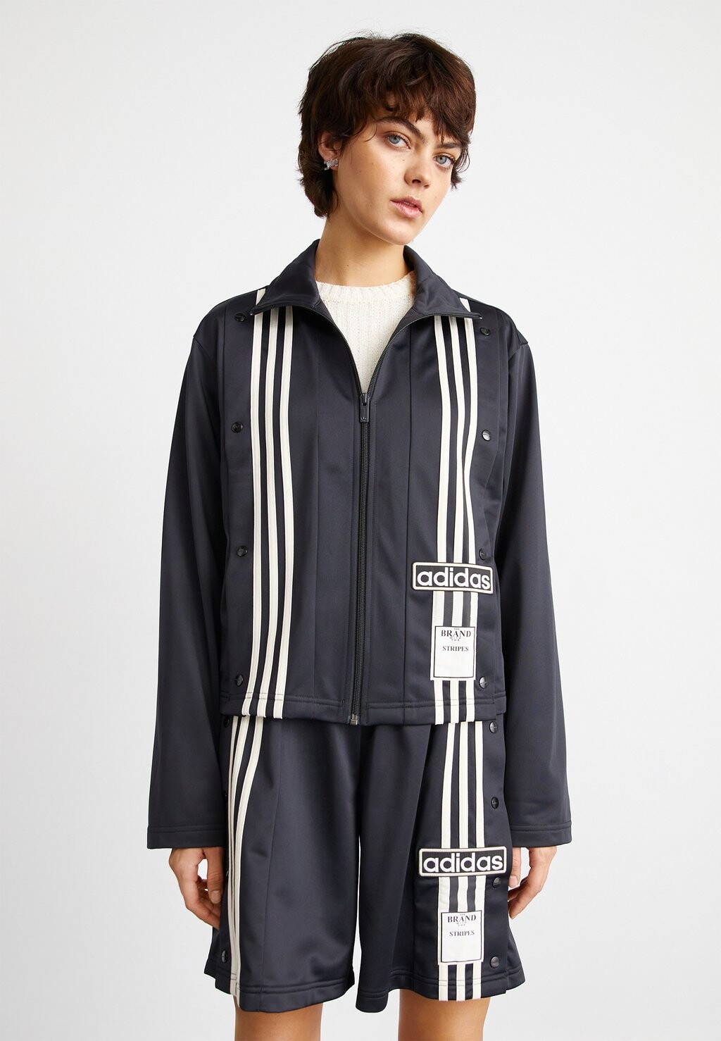 

Учебное пособие adidas Originals TRACK, черный
