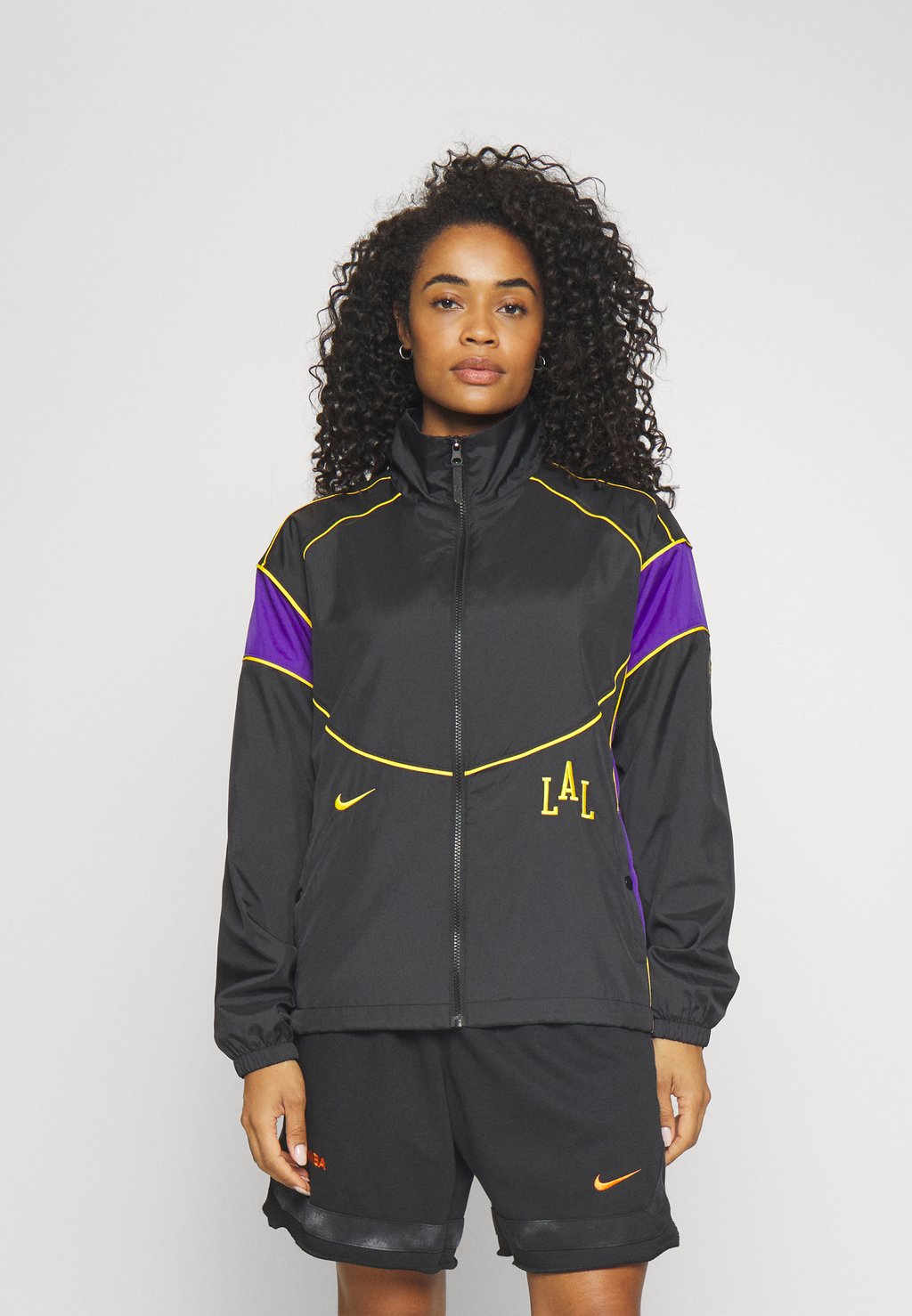Клубная экипировка Nike КУРТКА NBA LOS ANGELES LAKERS CITY EDITION, черный/фиолетовый/амарилло