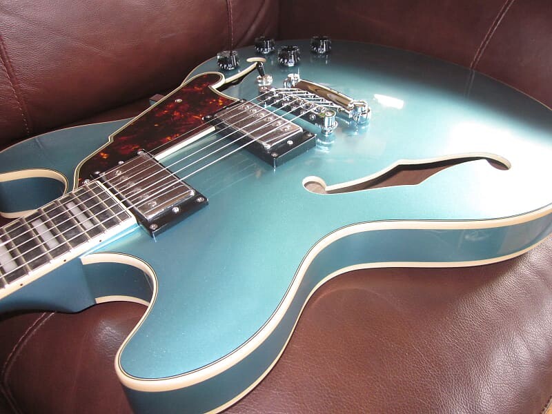 

Электрогитара D'Angelico Premier EXL-1 A/E Ocean Blue Archtop Guitar w/ Gigbag KP183423