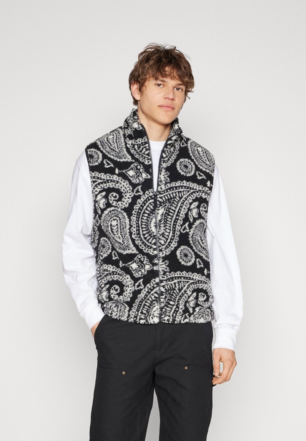 

Жилет RRANDY BODYWARMER Redefined Rebel, цвет black gradient