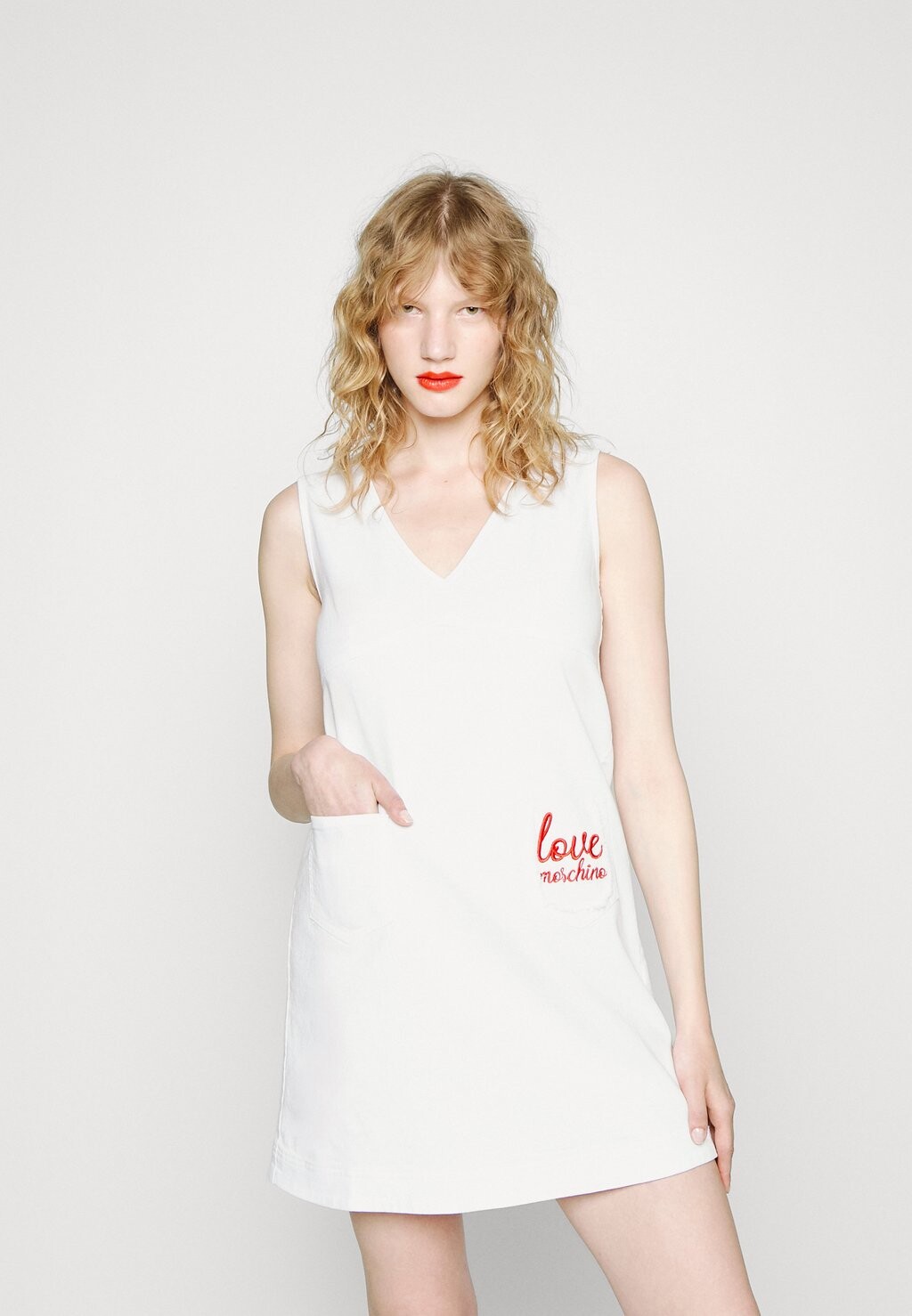 

Джинсовое платье Love Moschino, белый