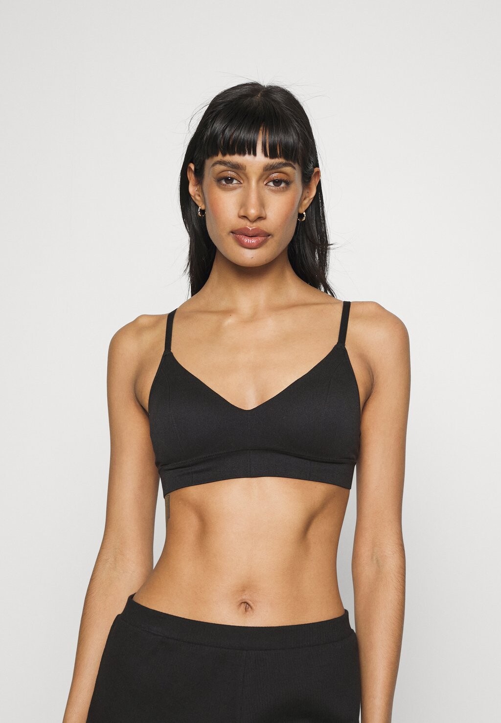 

Бюстгальтер с треугольными чашечками Maidenform, черный