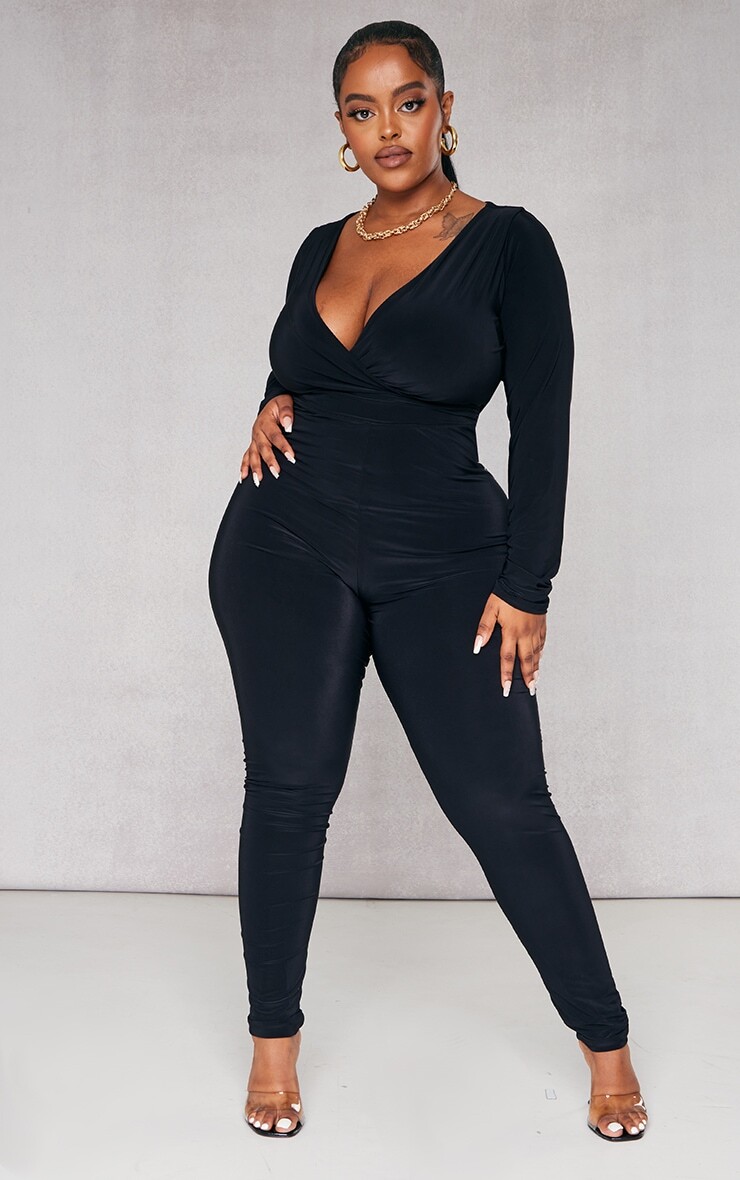 

PrettyLittleThing Черный комбинезон плюс с длинными рукавами и запахом спереди