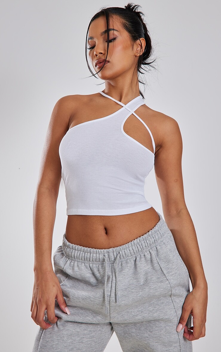 

PrettyLittleThing Белый укороченный топ с асимметричными ремешками из мягкой рубчатой ​​ткани