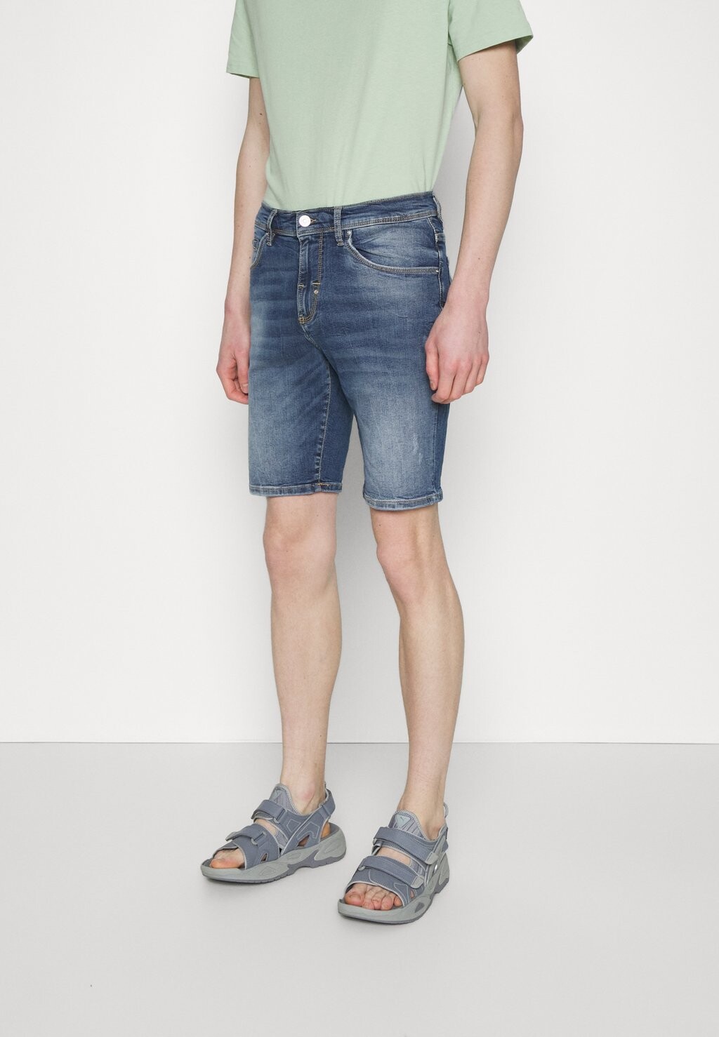 

Джинсовые шорты Antony Morato
