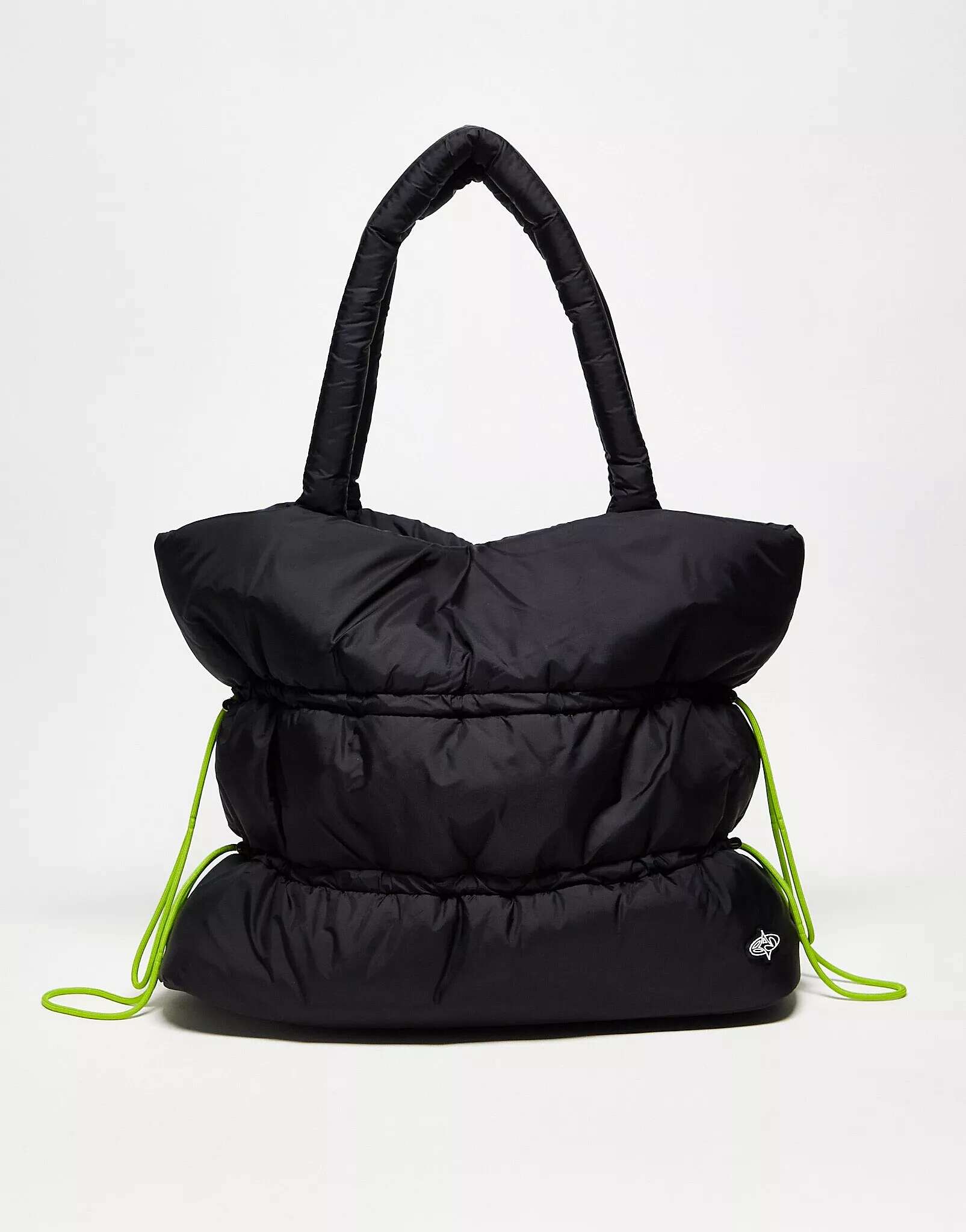 Черная дутая сумка-пуант Basic Pleasure Mode сумка basic pleasure mode pointe padded черный