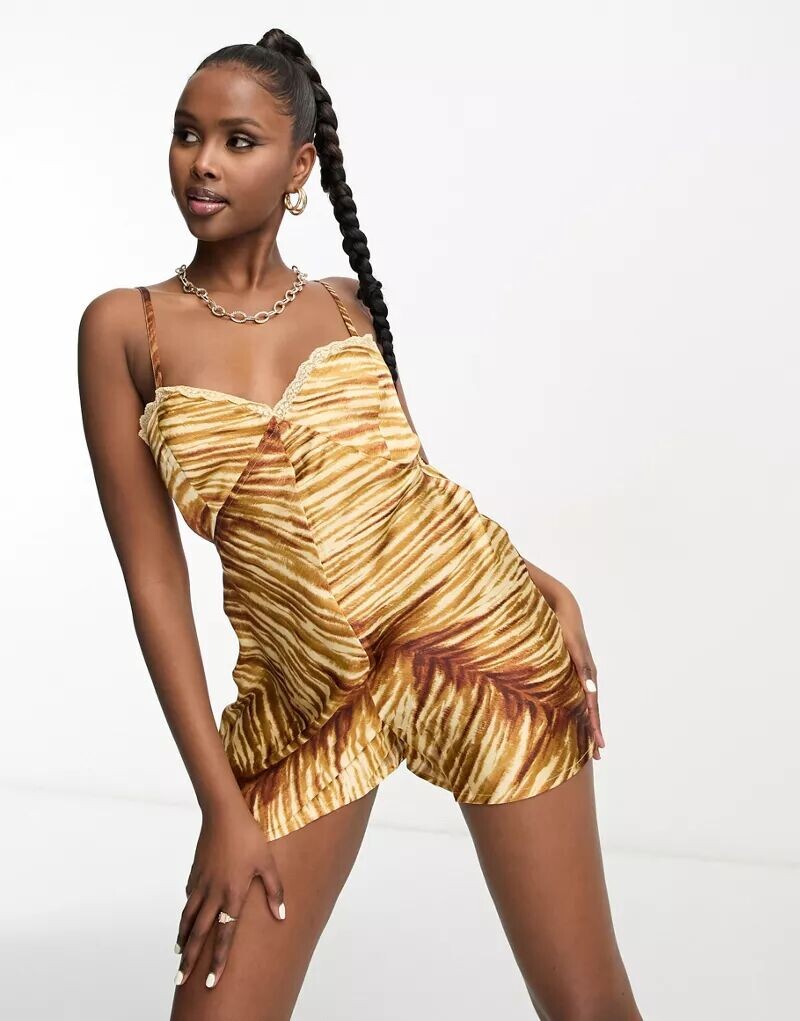 

Атласный комбинезон скинни с узкими бретелями ASOS, кружевной отделкой и животным принтом