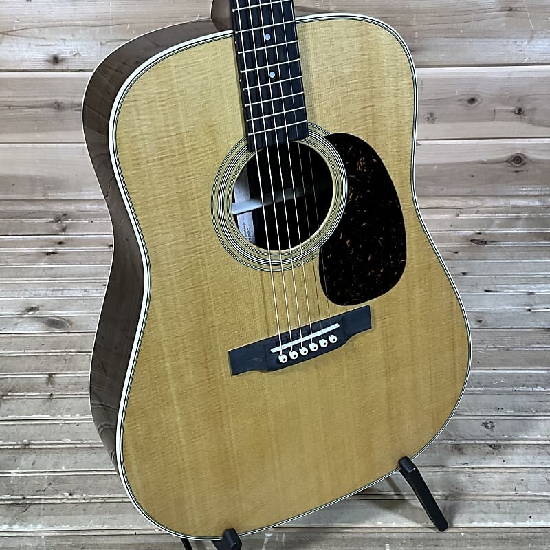 

Акустическая гитара Martin D-28 Acoustic Guitar - Natural