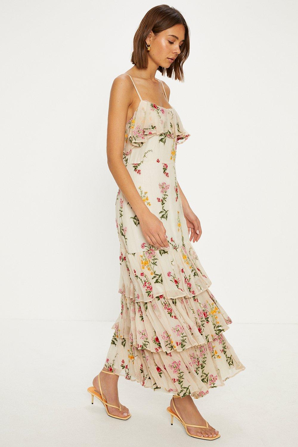 Шифоновое платье премиум-класса с цветочной вышивкой и рюшами Oasis, белый платье curima с цветочной вышивкой y a s белый