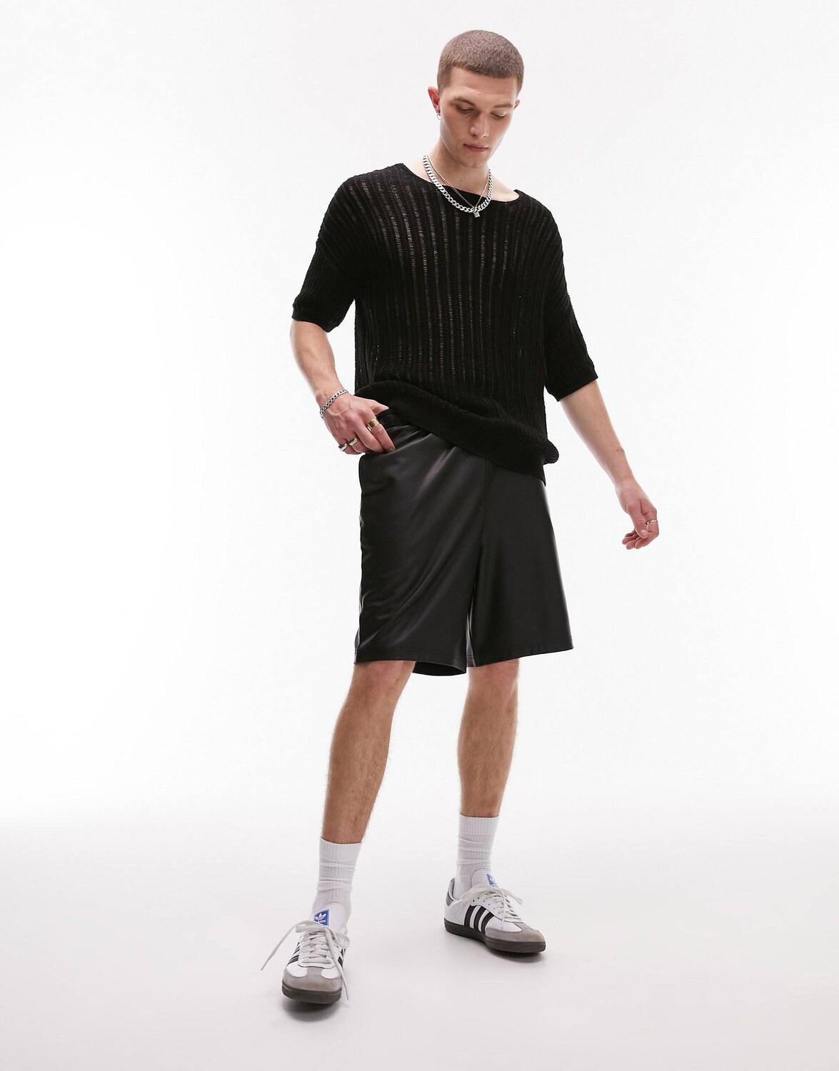 

Черные шорты оверсайз из искусственной кожи Topman