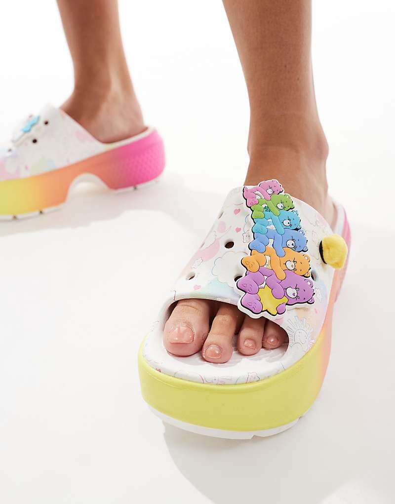 

Белые шлепанцы Stomp Crocs Care Bears с мотивом Care Bears