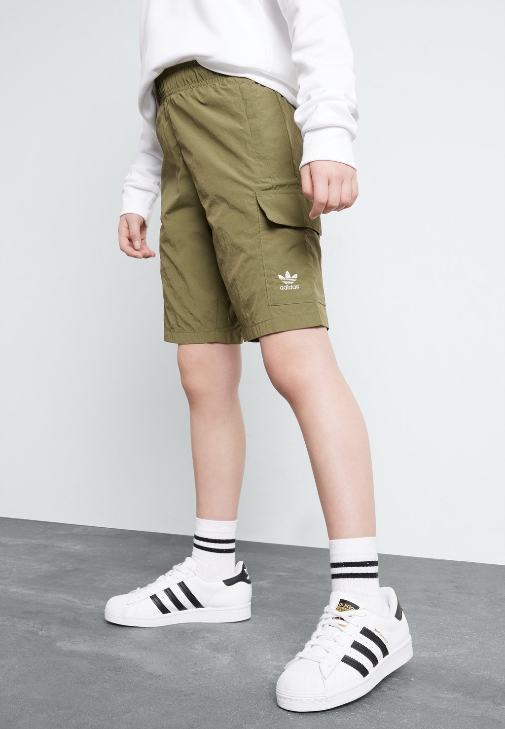 

Брюки карго JUNIOR UNISEX adidas Originals, цвет focus olive