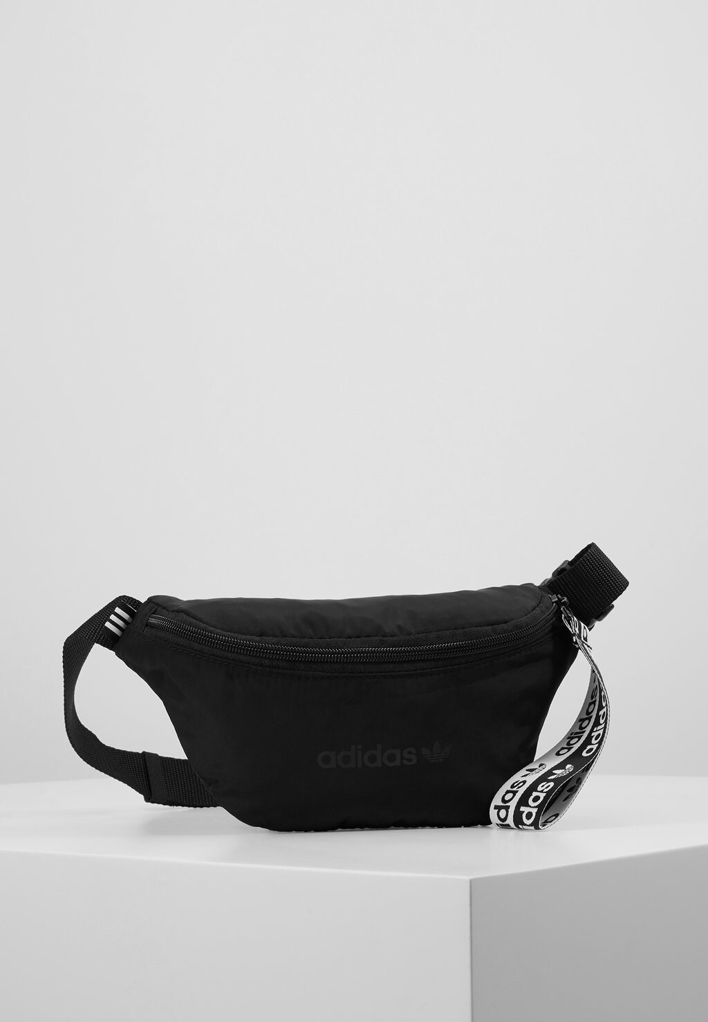 

Поясная сумка adidas Originals, черный