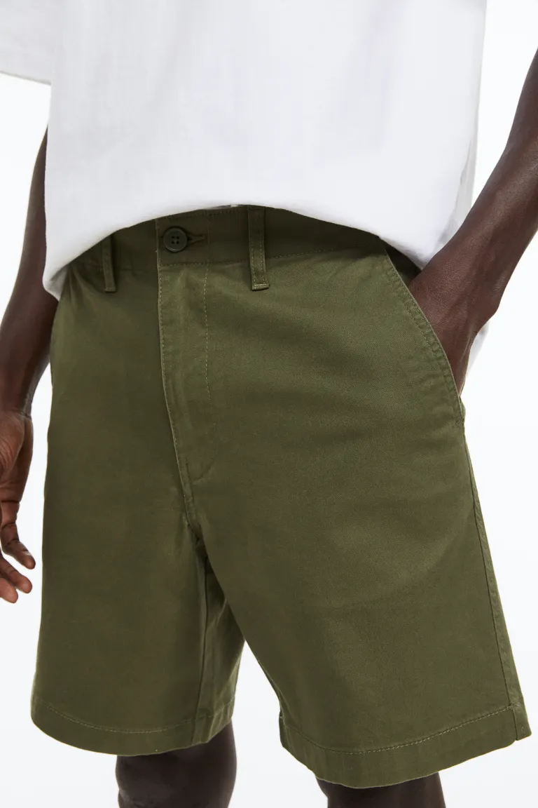 Короткие брюки чинос стандартного кроя H&M, зеленый