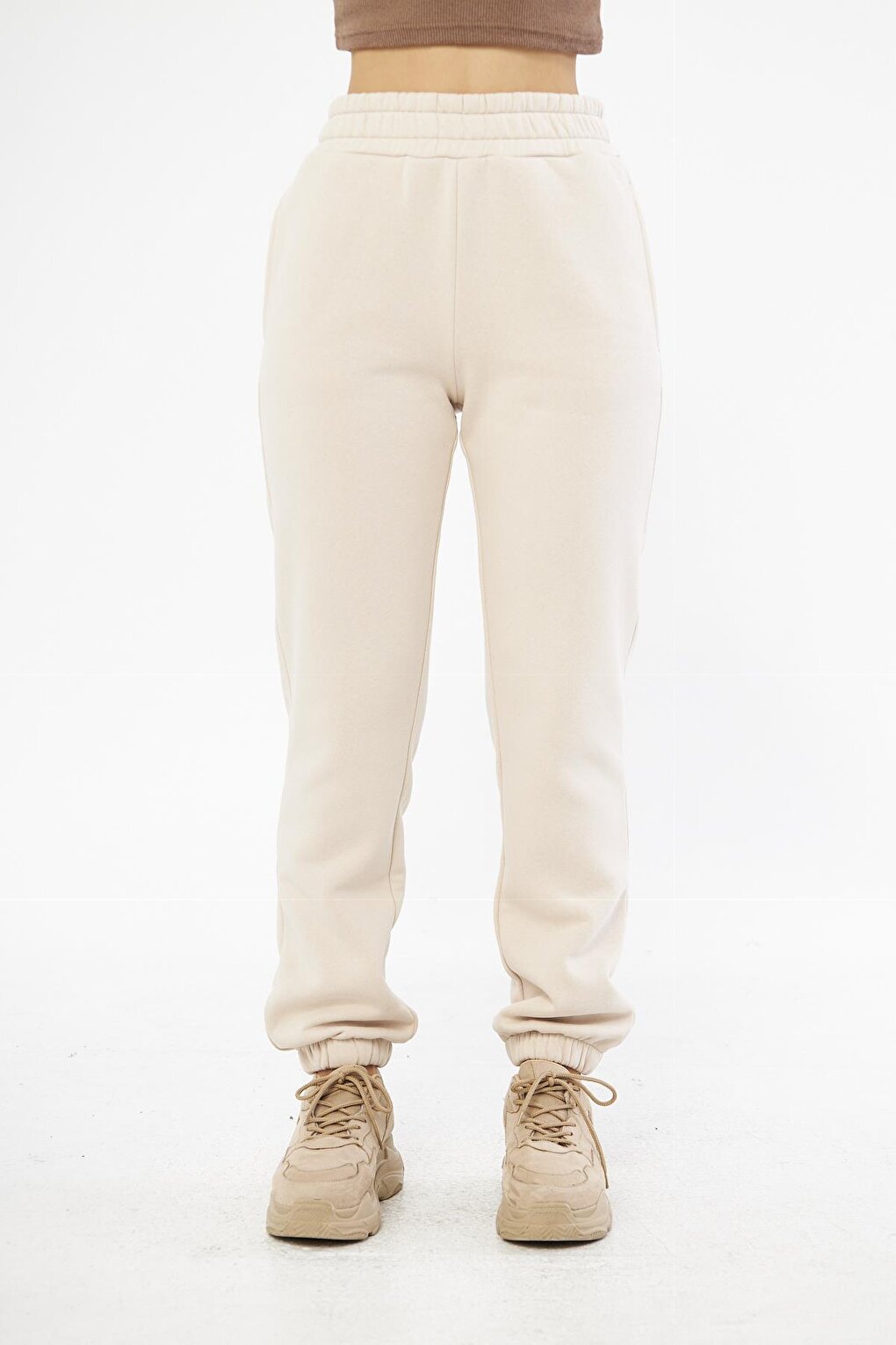 цена Бежевые женские спортивные штаны на резинке Chandraswear