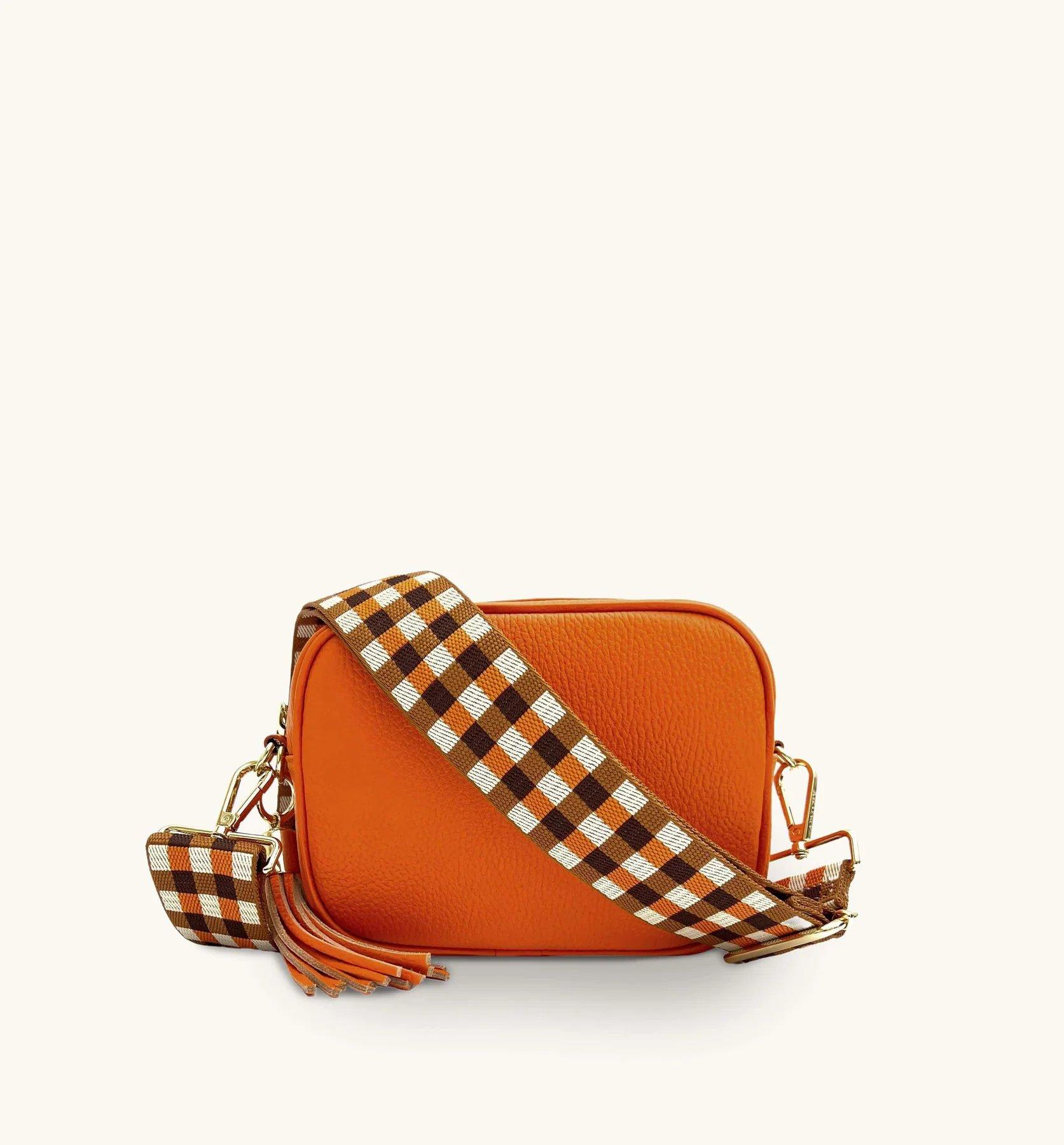 Оранжевая кожаная сумка через плечо с оранжево-коричневым ремешком в клетку Apatchy London, оранжевый абрикосовый ремешок в виде гепарда apatchy london мультиколор