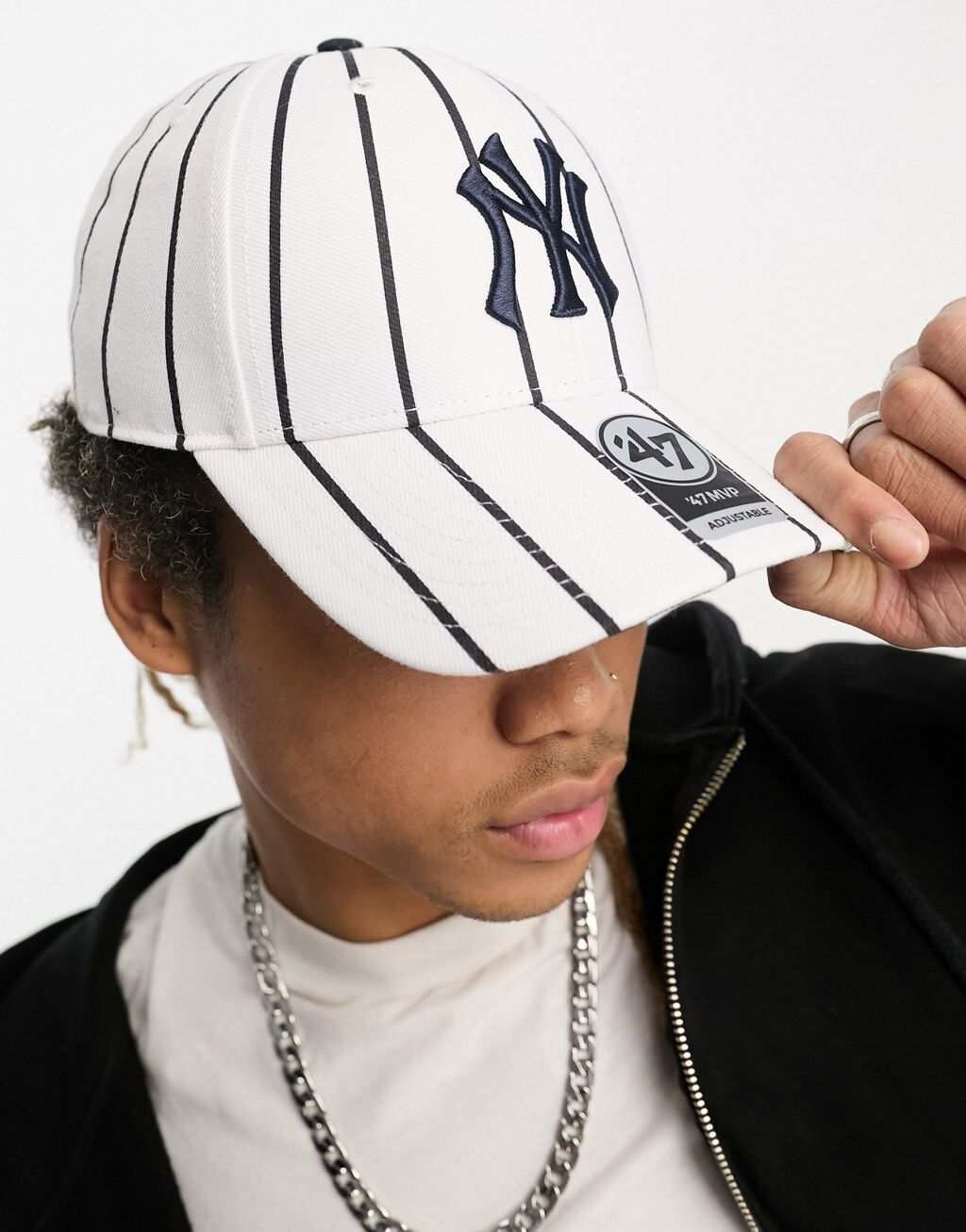 

Белая бейсболка 47 Brand MLB NY Yankees с черными полосками