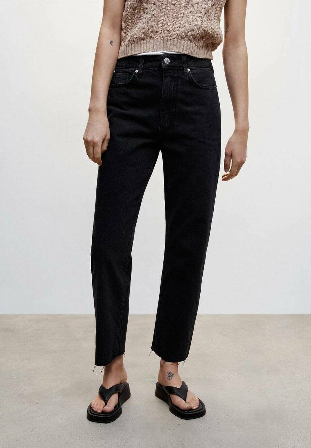 

Джинсы Slim fit Mango