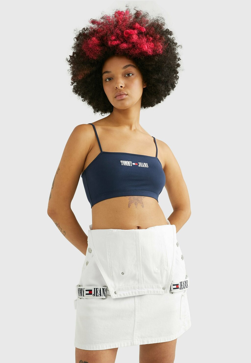 

Топ Tommy Jeans