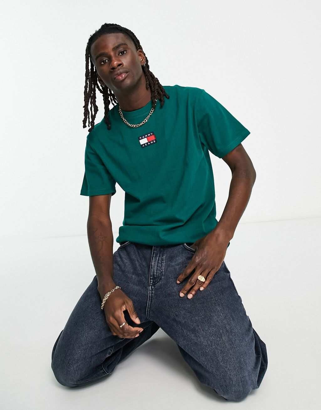 

Зеленая футболка с логотипом Tommy Jeans