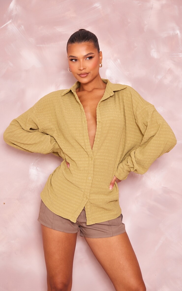 

PrettyLittleThing Оливковая рубашка со сборками на манжетах
