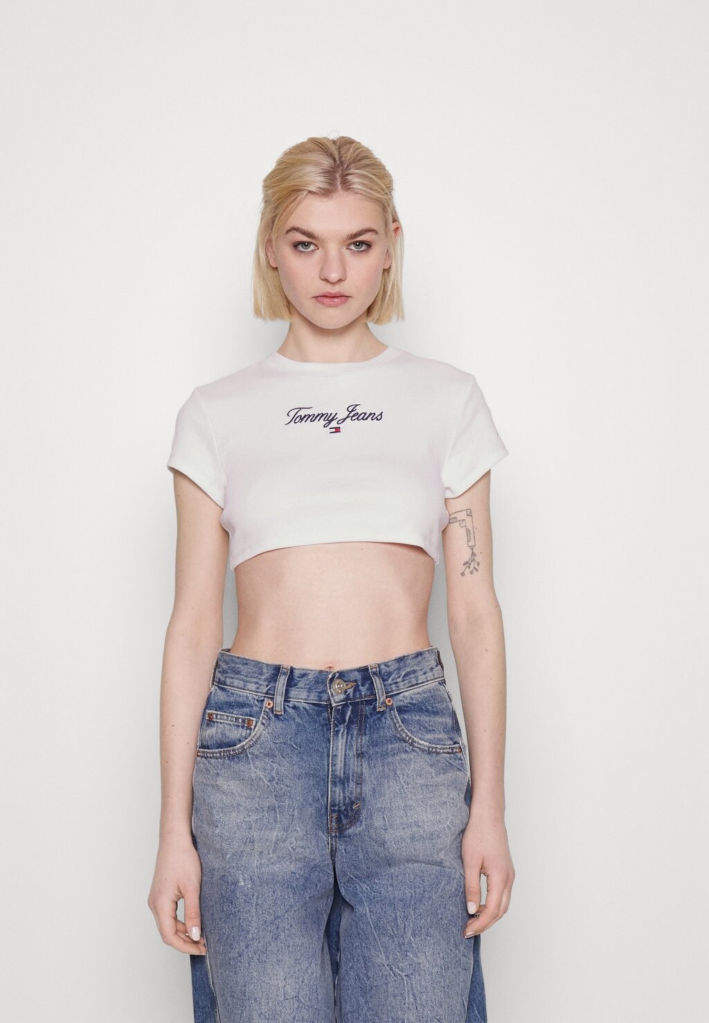 

Футболка с принтом Tommy Jeans, белый