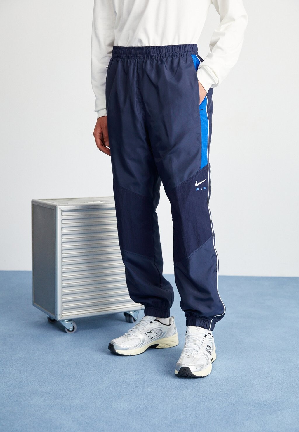 

Спортивные брюки AIR PANT Nike, обсидиан/королевская игра
