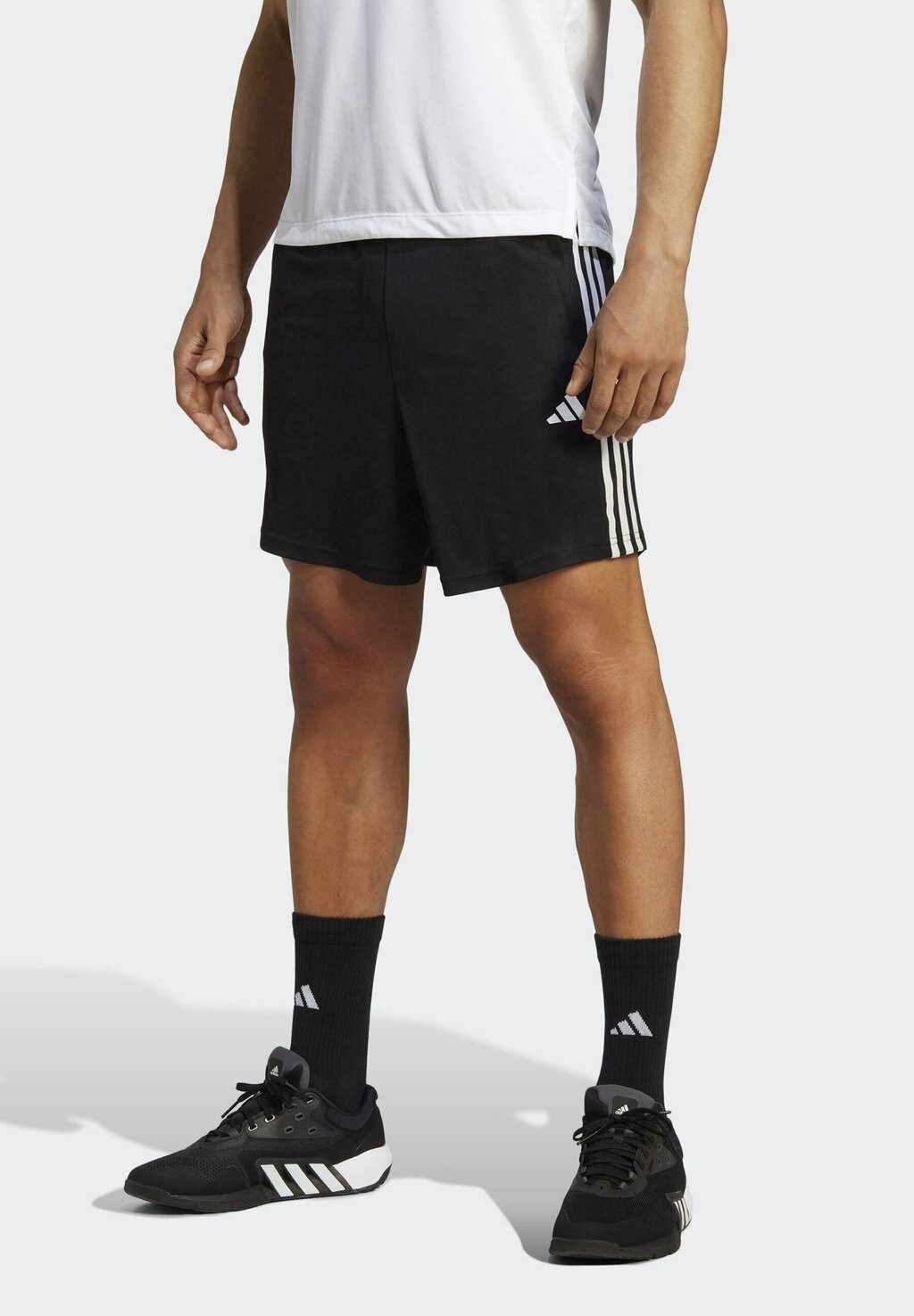 

Спортивные шорты Adidas