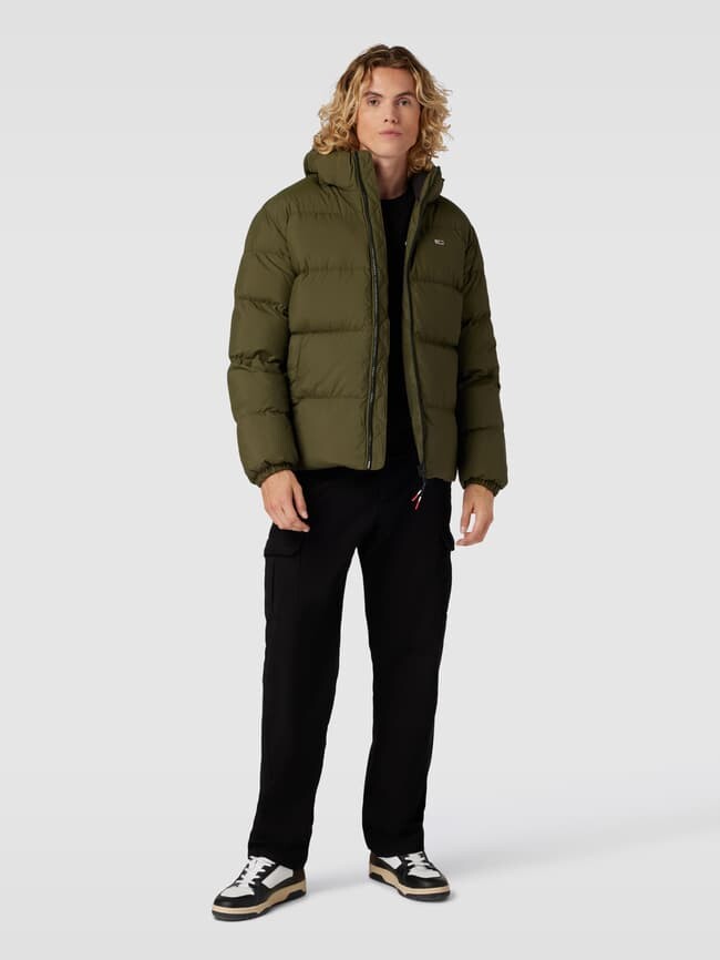 

Пуховик с вышивкой логотипа, модель ESSENTIAL Tommy Jeans, оливково-зеленый